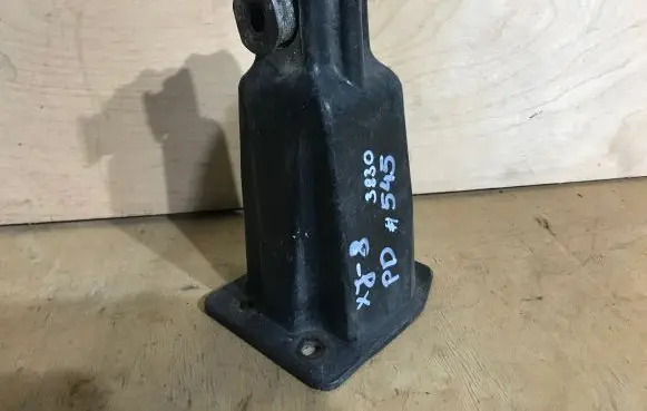 Jaguar XJ X308 Front bumper mounting bracket BEC25563