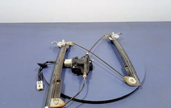 Nissan Maxima A34 Front door window regulator with motor 807717Y000
