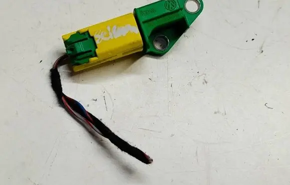 Volkswagen Scirocco Airbag deployment crash/impact sensor 5M0909606AT1 5M0909606A 5WK43658