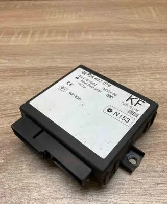 Opel Zafira A Door central lock control unit/module 24437076