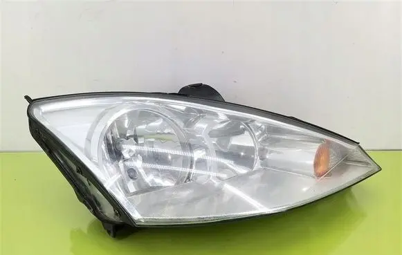 Ford Focus Headlight/headlamp 2M5113W029BE