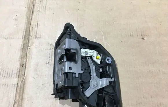 BMW 2 F45 Front door lock 4820793