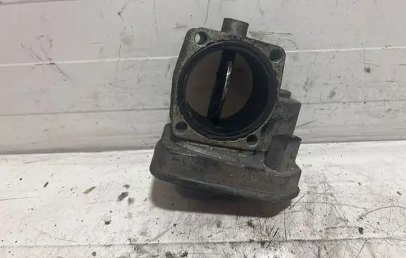 Opel Zafira B Throttle valve 8981052101