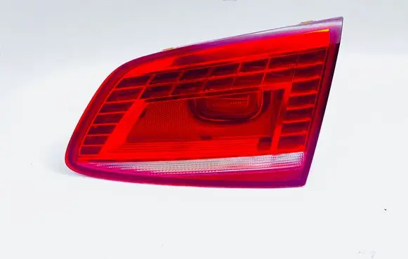 Volkswagen PASSAT B7 Tailgate rear/tail lights