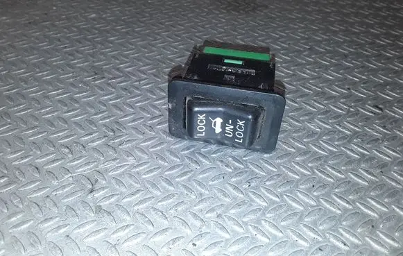 Mitsubishi Pajero Tailgate opening switch 