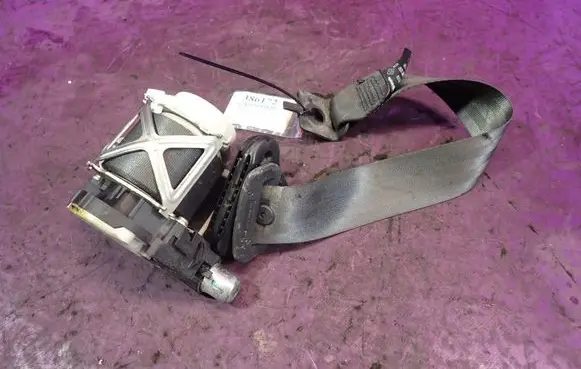 Renault Clio III Front seatbelt