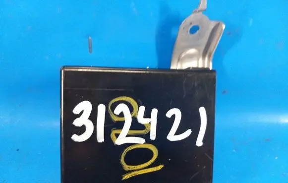 Toyota Prius (XW30) Central body control module 8657247070