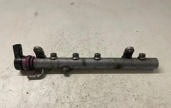 Mercedes-Benz E W211 Fuel main line pipe A6420700495 A6110780449