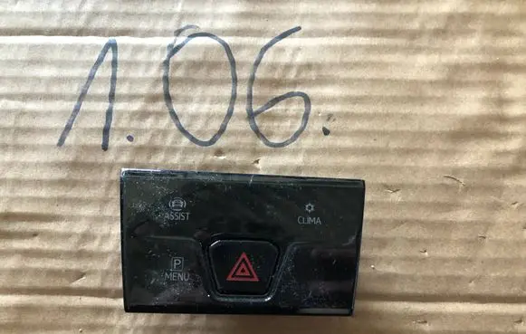 Volkswagen Golf VIII Hazard light switch 5H0925200T