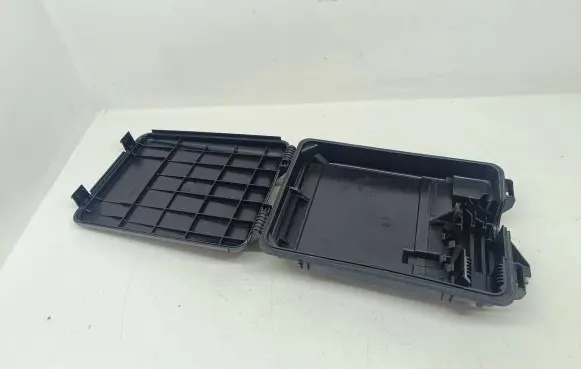 Volkswagen PASSAT B5 Fuse box cover 8D0927355A