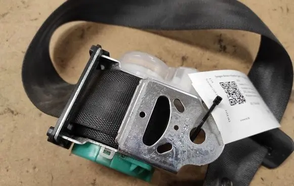 KIA Sorento Middle seatbelt (rear) 898102P950