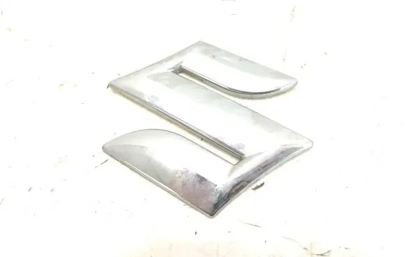 Suzuki Swift III Manufacturer badge logo/emblem 