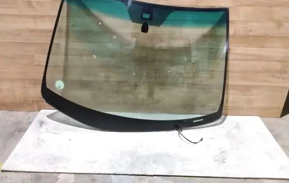 Lexus RX 330 - 350 - 400H Front windscreen/windshield window 