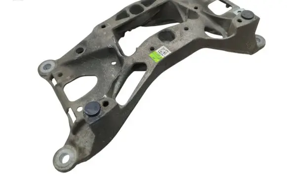 Gearbox mounting bracket