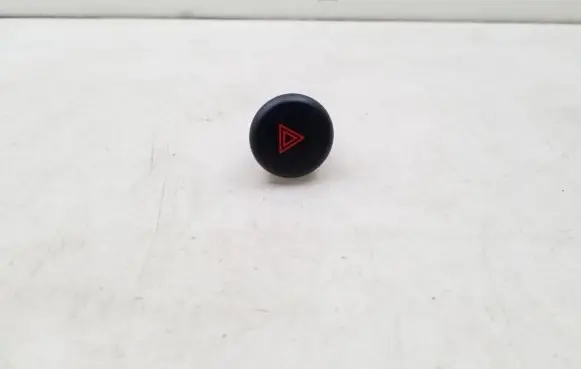 Nissan Juke I F15 Hazard light switch