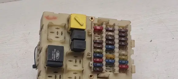 Ford Focus Fuse module 98AC14K150AE