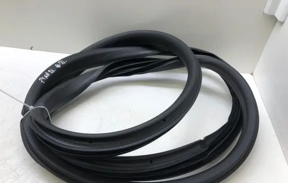 Ford Puma Rear door rubber seal (on body) 