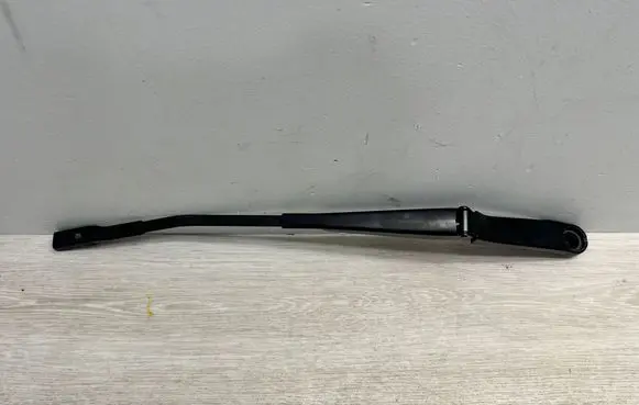 Front wiper blade arm
