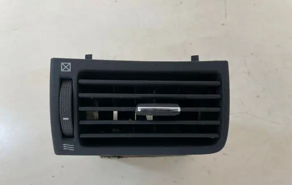 Toyota Avensis T250 Dashboard side air vent grill/cover trim 8221