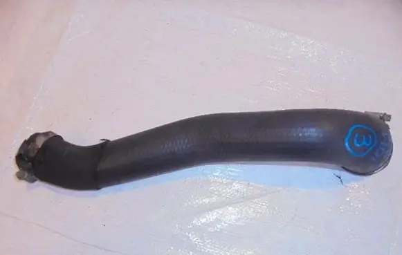Peugeot 3008 I Engine coolant pipe/hose