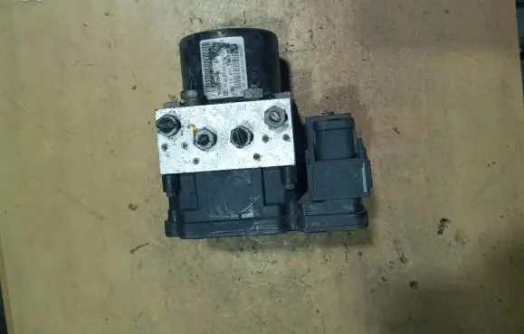 Volvo XC70 ABS Pump 31261142 07W256 000444974D0