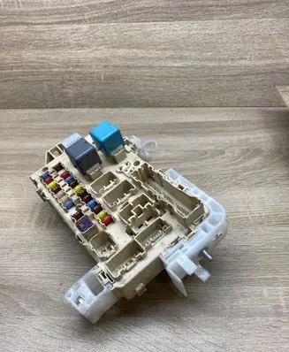 Toyota Corolla Verso AR10 Fuse module 892210F010