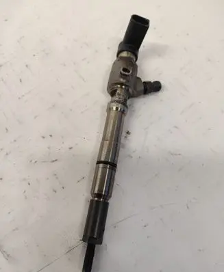 Volkswagen Golf VI Fuel injector 03L130277B