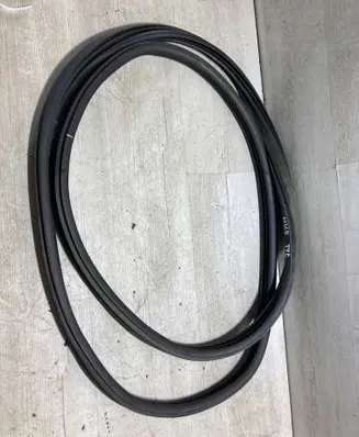 Trunk rubber seal (body)