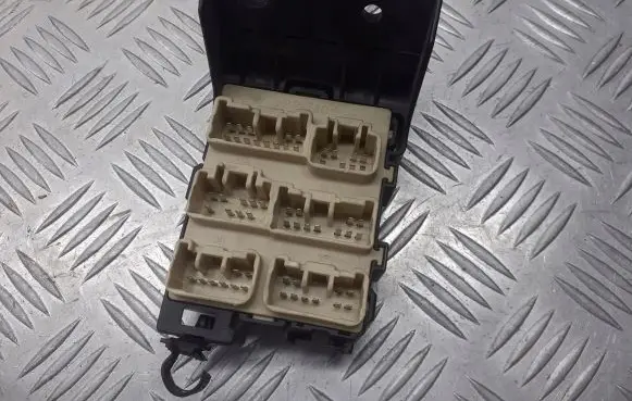 Toyota Corolla Verso E121 Fuse box set 82734-05030
