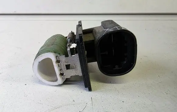 Nissan X-Trail T32 Coolant fan relay M164727