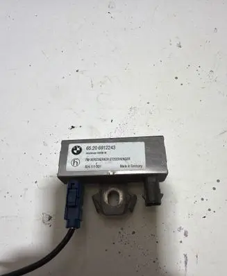 BMW Z4 E85 E86 Aerial antenna amplifier 6912243 824111001 10819610