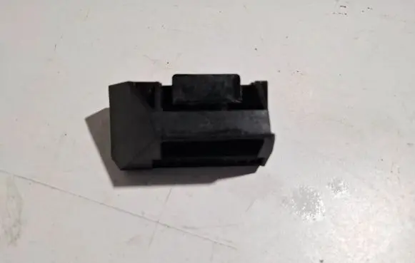 BMW 7 E65 E66 Radiator mount bracket 7508016