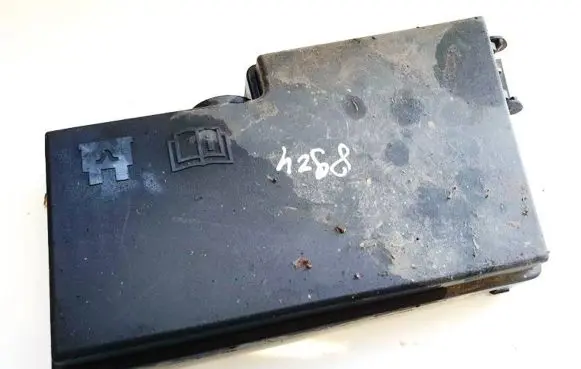 Volvo V50 Fuse box cover 30728013
