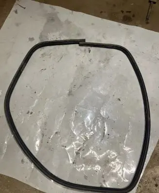 Jeep Cherokee III KJ Front door rubber seal