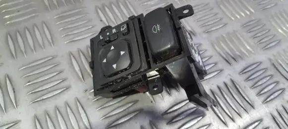 Mitsubishi Pajero Wing mirror switch 183569
