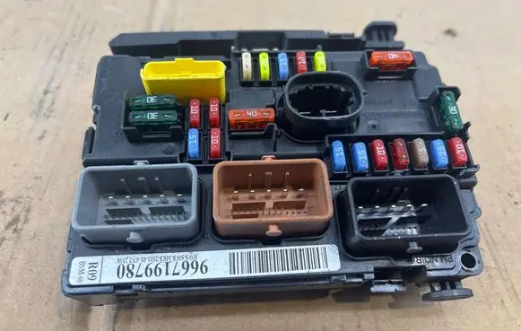 Peugeot 308 BSM Control unit 9667199780