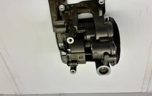BMW 3 F30 F35 F31 Oil pump 7823009 320382563150