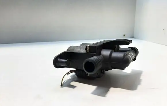 BMW 5 E39 Coolant heater control valve 8374995