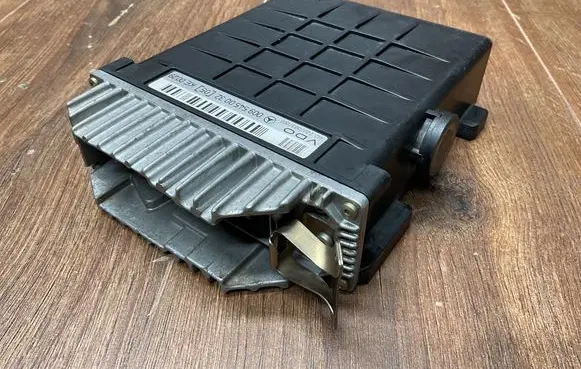 Mercedes-Benz E W124 Engine control unit/module 0095450032