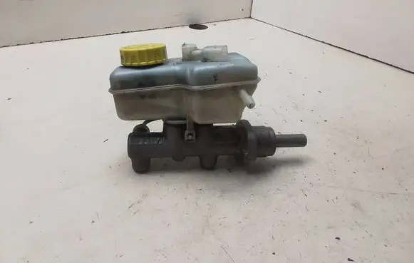 Volkswagen Polo IV 9N3 Master brake cylinder X5617