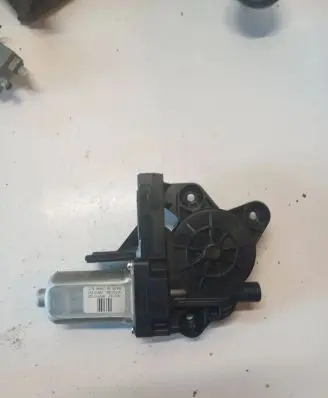 Volvo V70 Front door window regulator motor WR12291 160107 970713102
