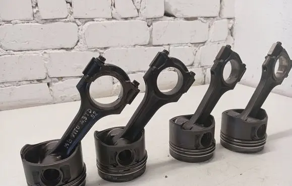 Mercedes-Benz Vito Viano W638 Piston with connecting rod