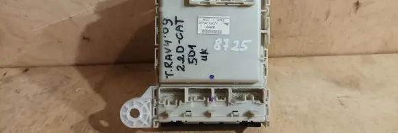Toyota RAV 4 (XA30) Fuse module 8273042011 8E270746 09198E10