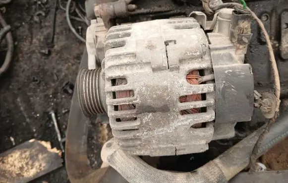 Citroen C3 Generator/alternator 9646476280