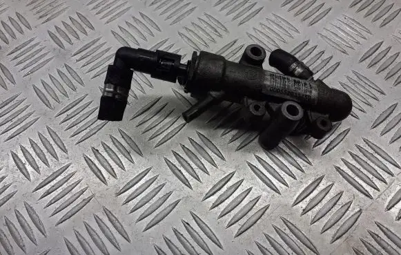 Opel Zafira B Fuel distributor 552033450