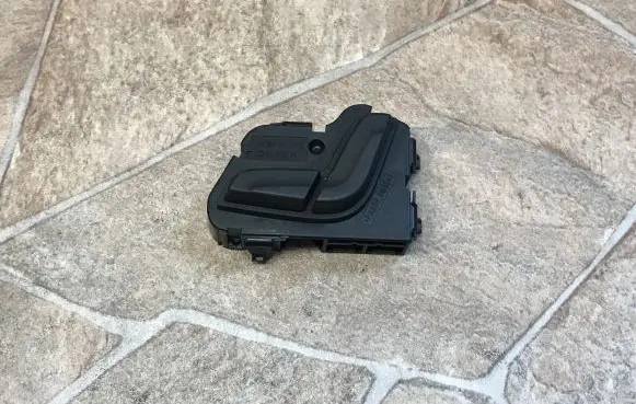 Mercedes-Benz C W204 Seat control switch A2048709010