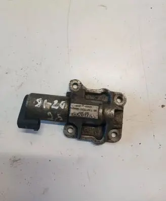 Volvo XC70 Camshaft vanos timing valve 8670421