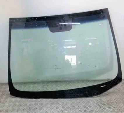 Hyundai i30 Front windscreen/windshield window 43R010193