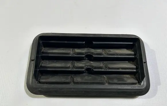 Dodge Challenger Quarter panel pressure vent 68170766AB
