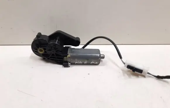 Mercedes-Benz E W211 Seat adjustment motor 0390203209